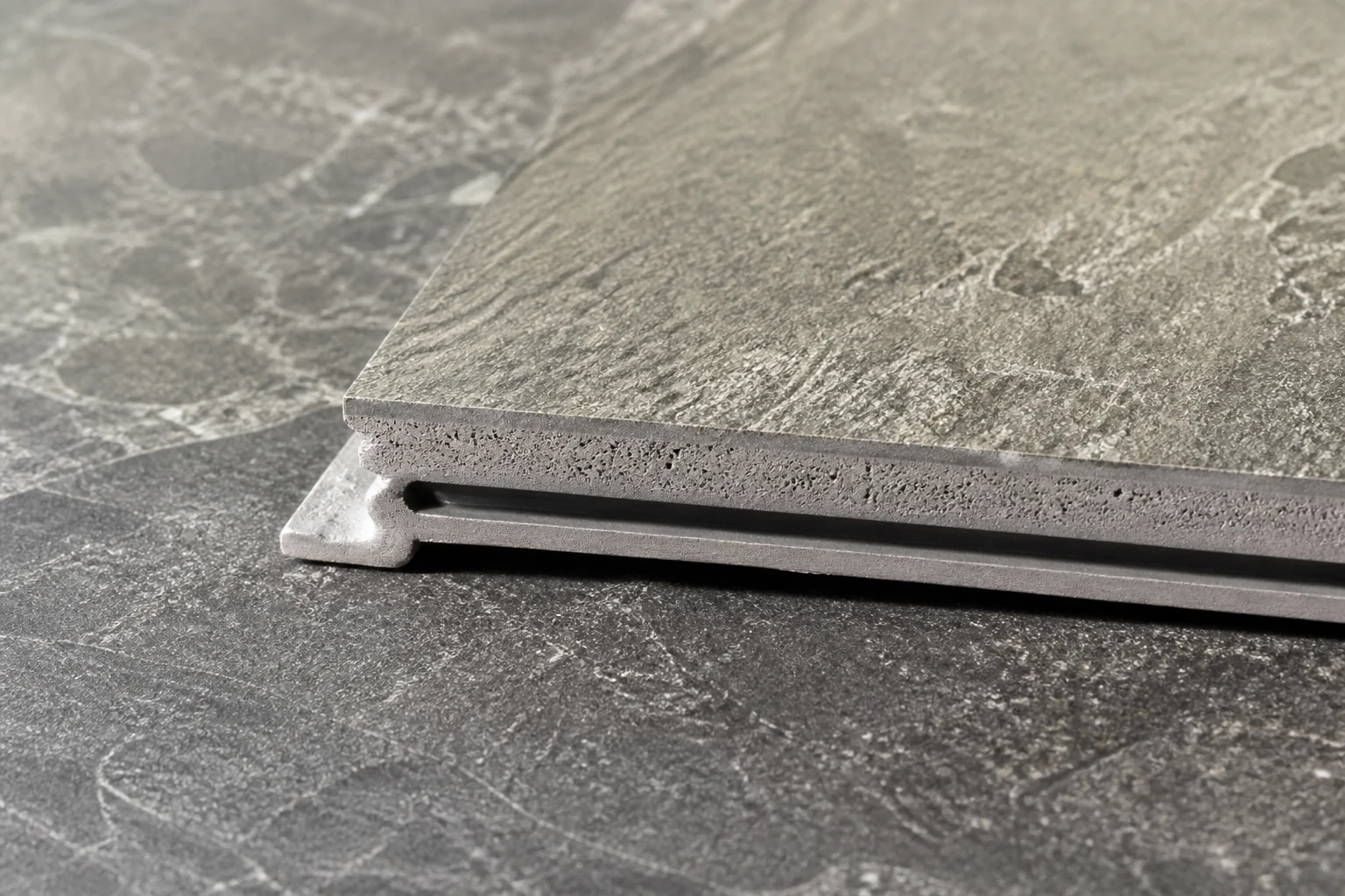 Схема многослойной конструкции SPC-планки с жёстким сердечником